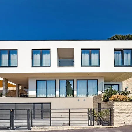 Gust With Heated Pool, Jacuzzi, Sauna And Cinema Villa *