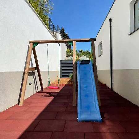 Gust With Heated Pool, Jacuzzi, Sauna And Cinema Celina