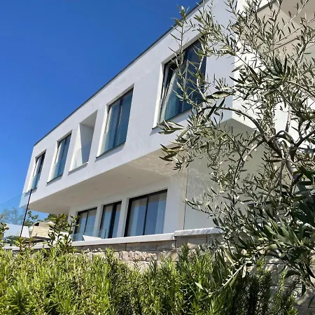 Gust With Heated Pool, Jacuzzi, Sauna And Cinema
