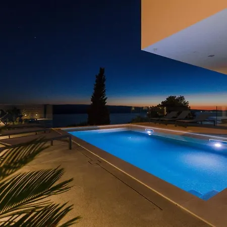 Gust, Sea View, Pool, Jacuzzi, Sauna, Cinema *