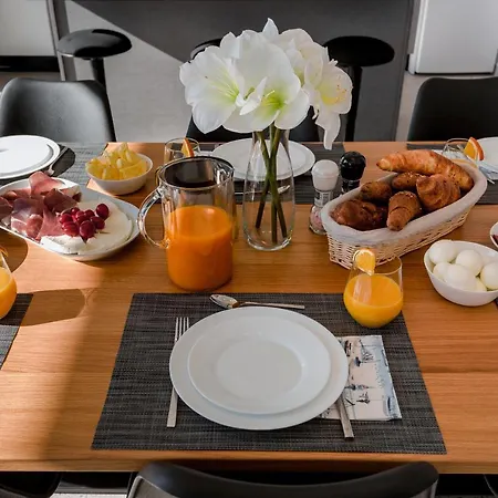 Gust, Sea View, Pool, Jacuzzi, Sauna, Cinema *