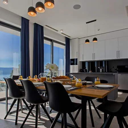 Gust, Sea View, Pool, Jacuzzi, Sauna, Cinema אומיס