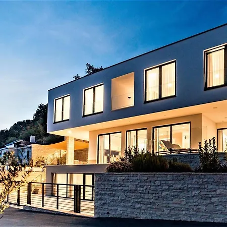 Gust, Sea View, Pool, Jacuzzi, Sauna, Cinema * Omiš