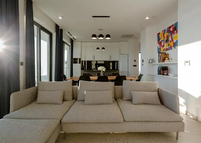 Villa Gust, Sea View, Pool, Jacuzzi, Sauna, Cinema *