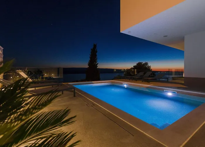 Gust, Sea View, Pool, Jacuzzi, Sauna, Cinema *