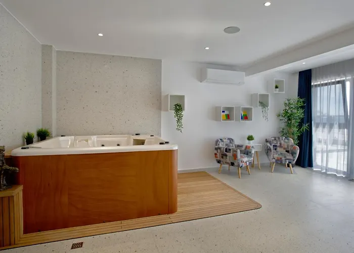 Villa Gust, Sea View, Pool, Jacuzzi, Sauna, Cinema *