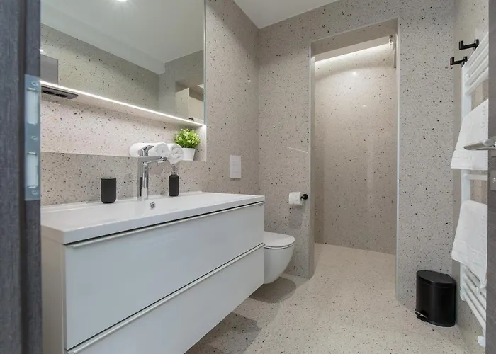 Gust, Sea View, Pool, Jacuzzi, Sauna, Cinema * Omiš