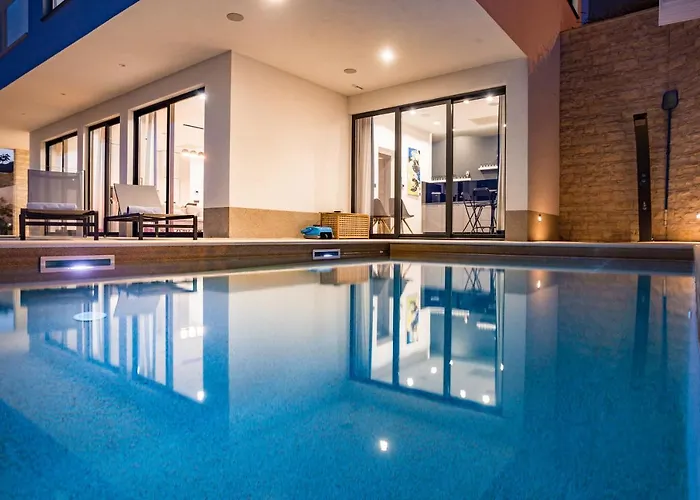 Villa Gust, Sea View, Pool, Jacuzzi, Sauna, Cinema *