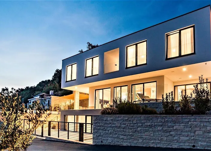 Gust, Sea View, Pool, Jacuzzi, Sauna, Cinema * 奥米什